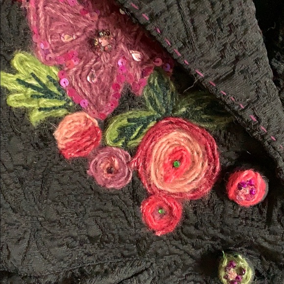 Beautiful textured jacket with gorgeous details - Picture 3 of 6